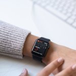Domowe serca pod kontrolą: jak sprytnie śledzić tętno całej rodziny za pomocą urządzeń ubieralnych