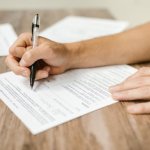Protokół zdawczo-odbiorczy bez tajemnic: praktyczny przewodnik krok po kroku z checklistą i wzorem do pobrania