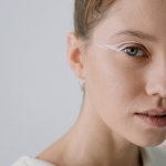 Soft glam na co dzień: 7 sprawdzonych trików na ultradelikatny, świetlisty makijaż