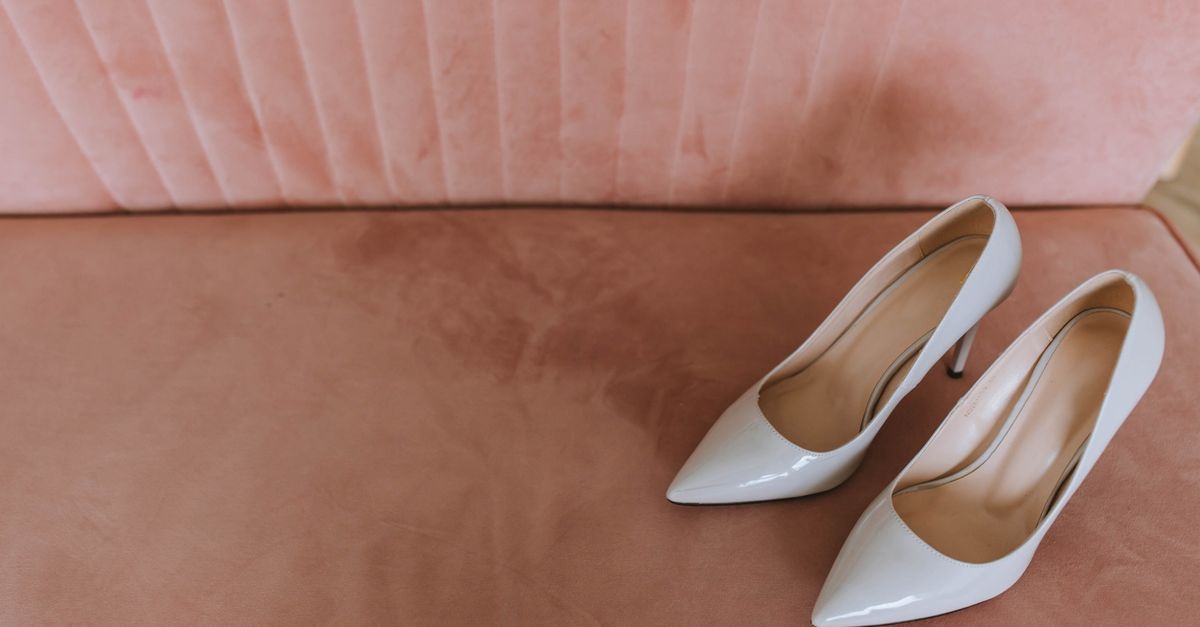 Trendy kocie obcasy (kitten heels): jak wybrać parę idealną?
